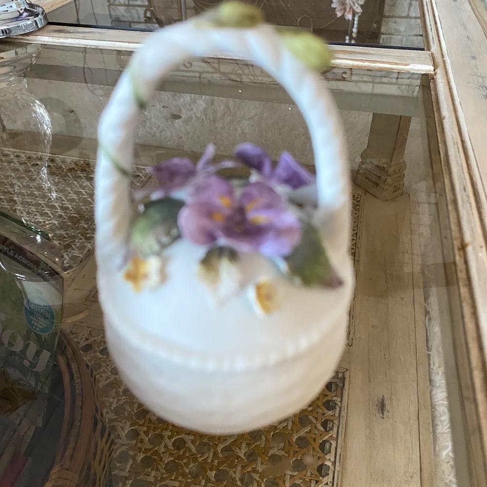 VTG Lefton Porcelain Trinket Box 50% off w♥️